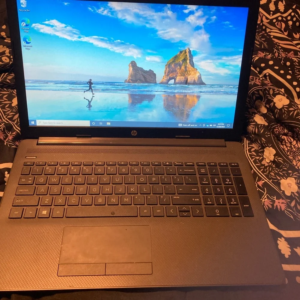 Black HP laptop
